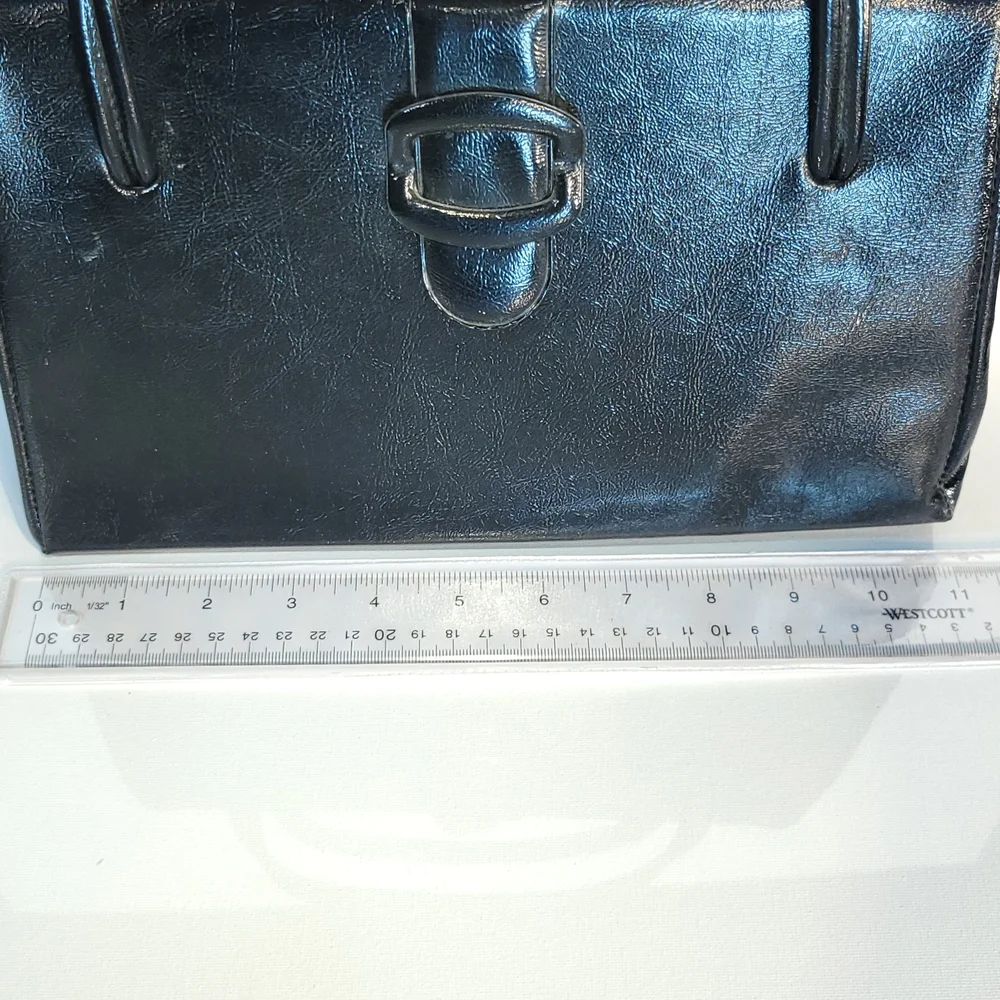 Classic Shape Vintage Handbag With Flip Lock Closure